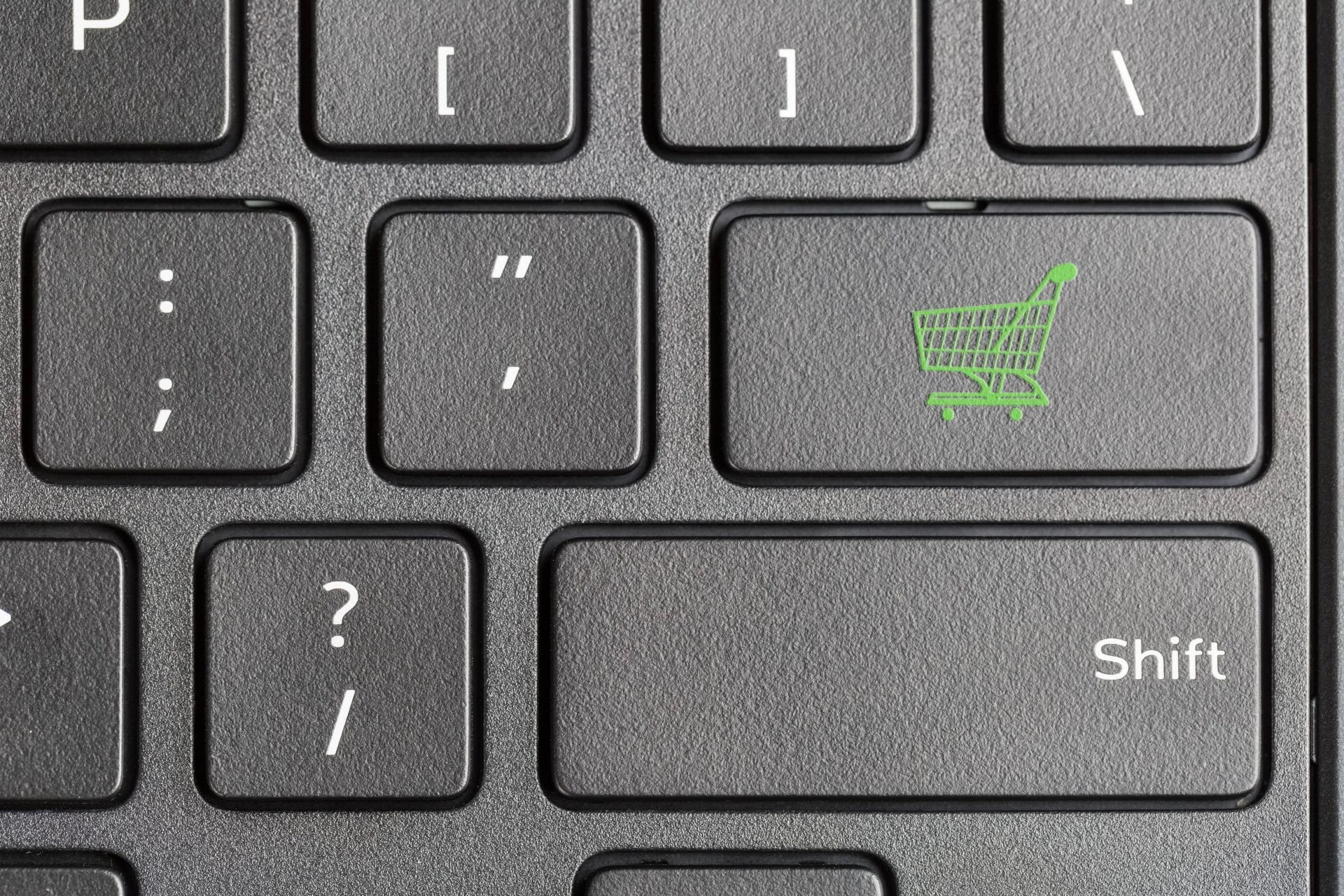 shopping-cart-icon-on-computer-keyboard-PKRKWB6-min